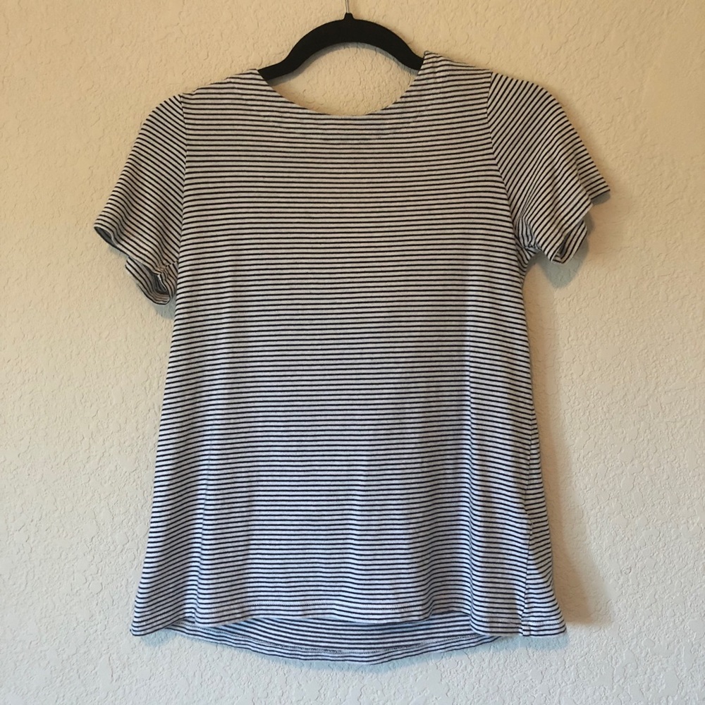 Super cute bow-back tee!